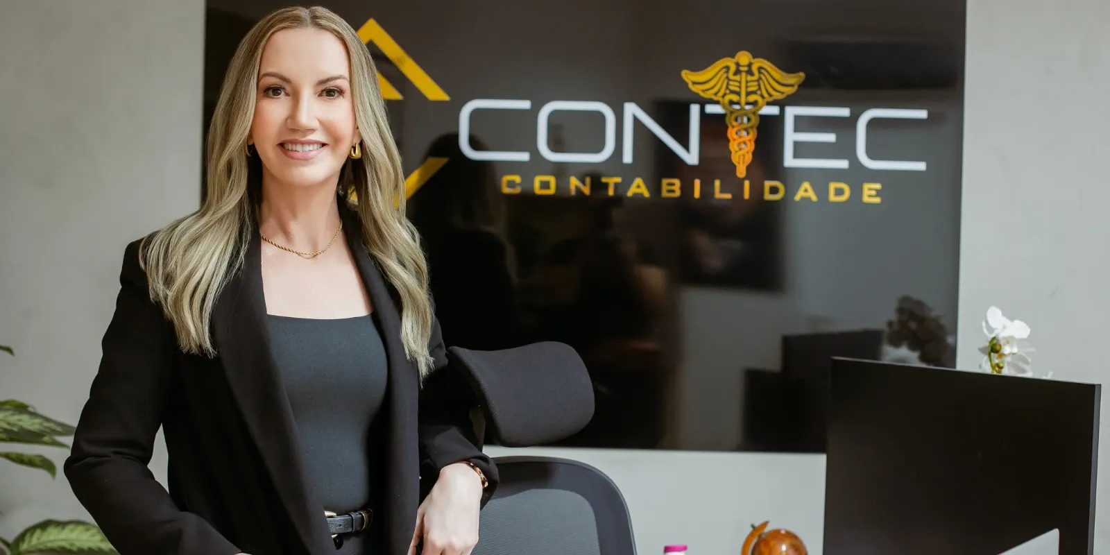 Empresário trocando de contador em Balneário Camboriú com segurança